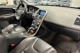 valkoinen Volvo XC60 2016 kuva 29.
