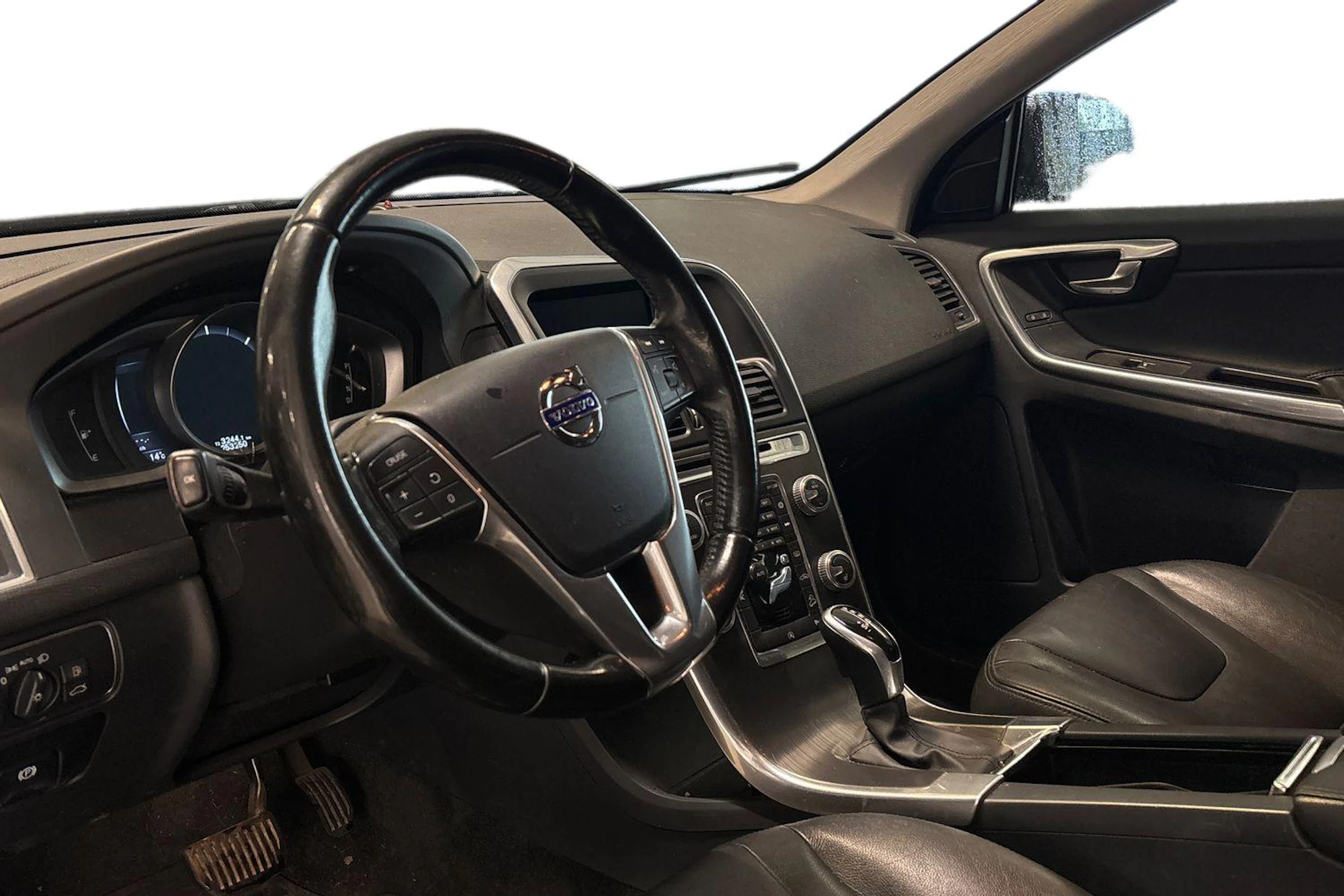 musta Volvo XC60 2016 kuva 3.