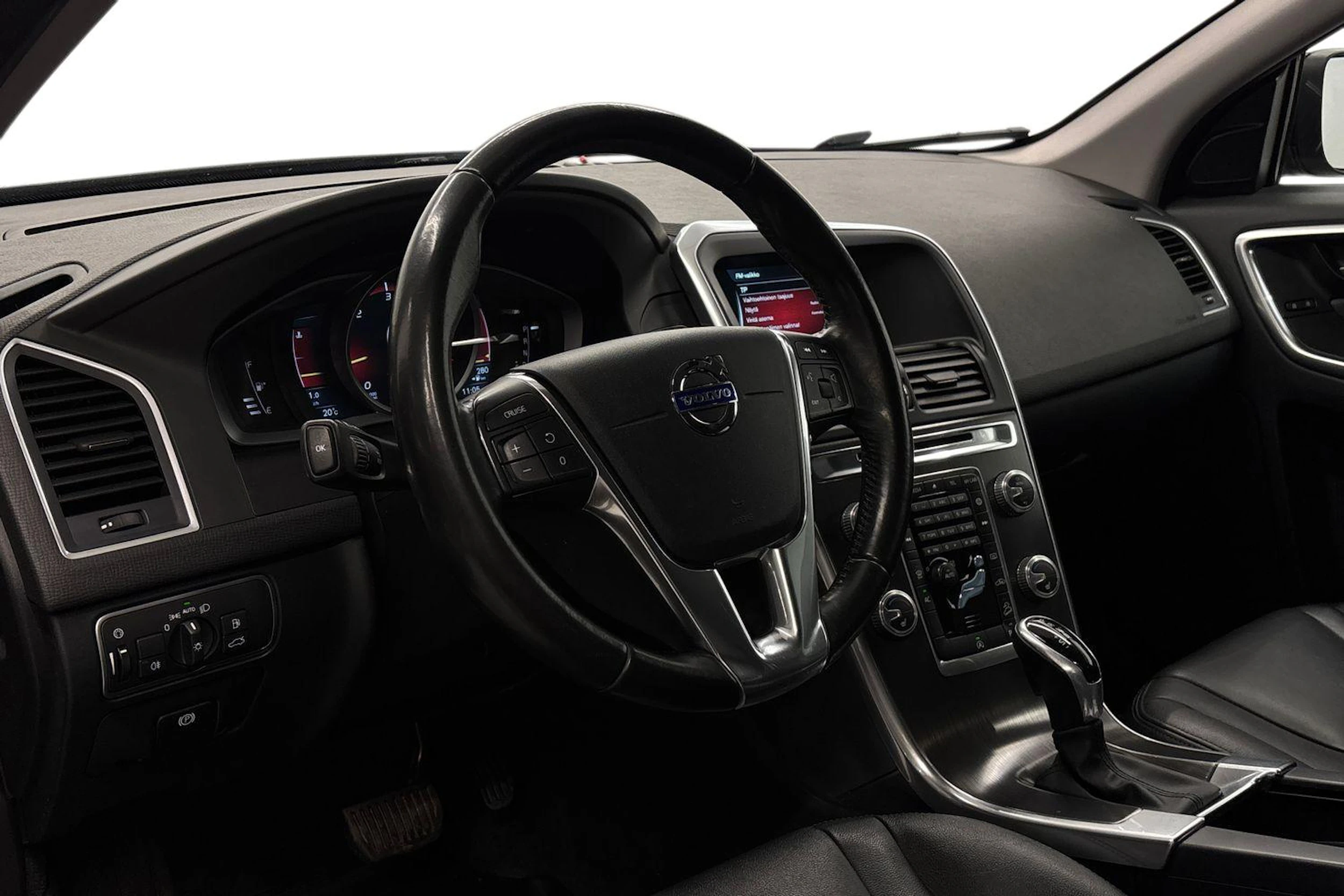 musta Volvo XC60 2016 kuva 6.