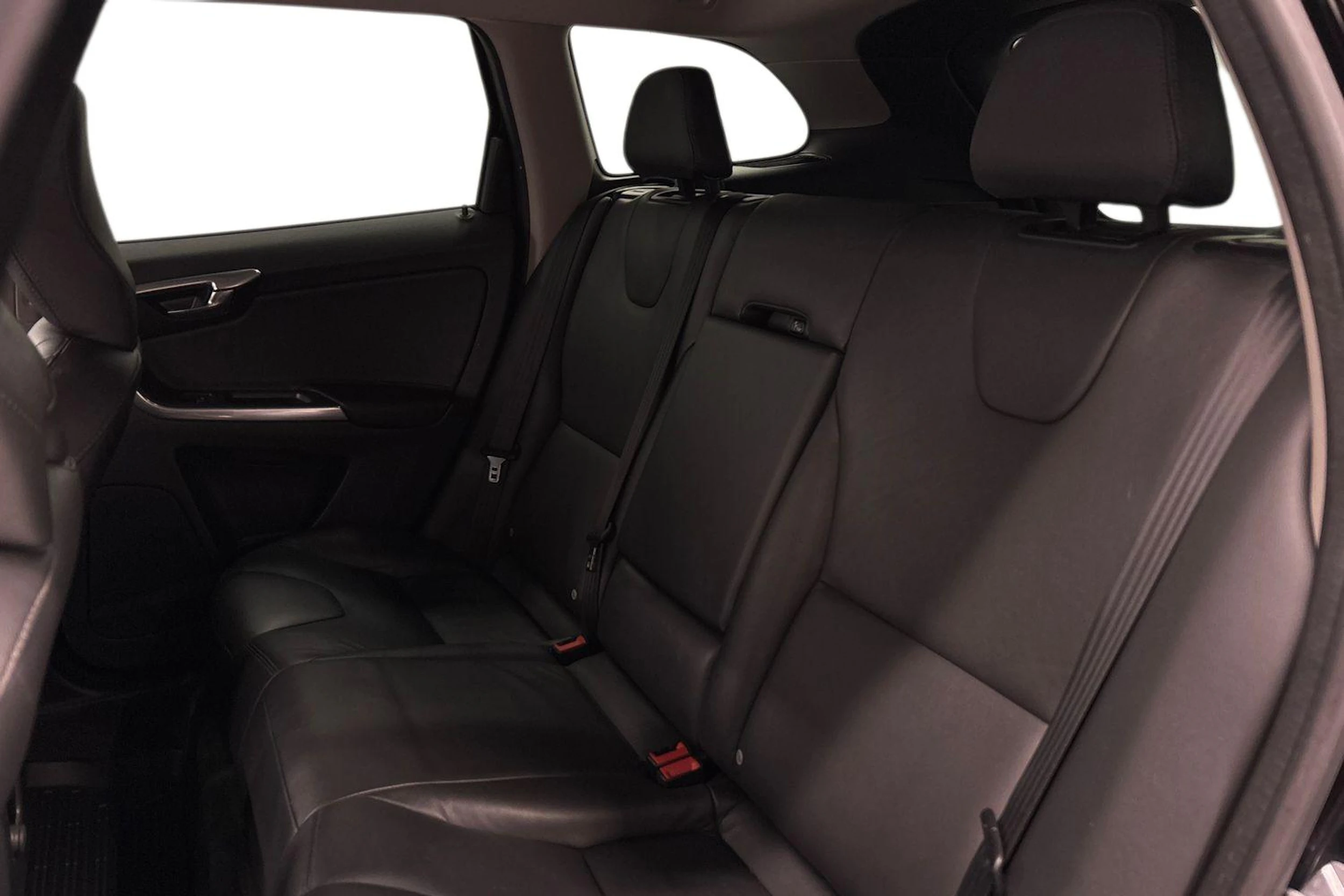 musta Volvo XC60 2016 kuva 8.