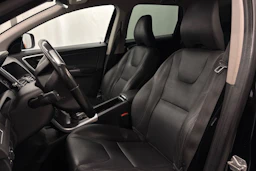 musta Volvo XC60 2016 kuva 11.