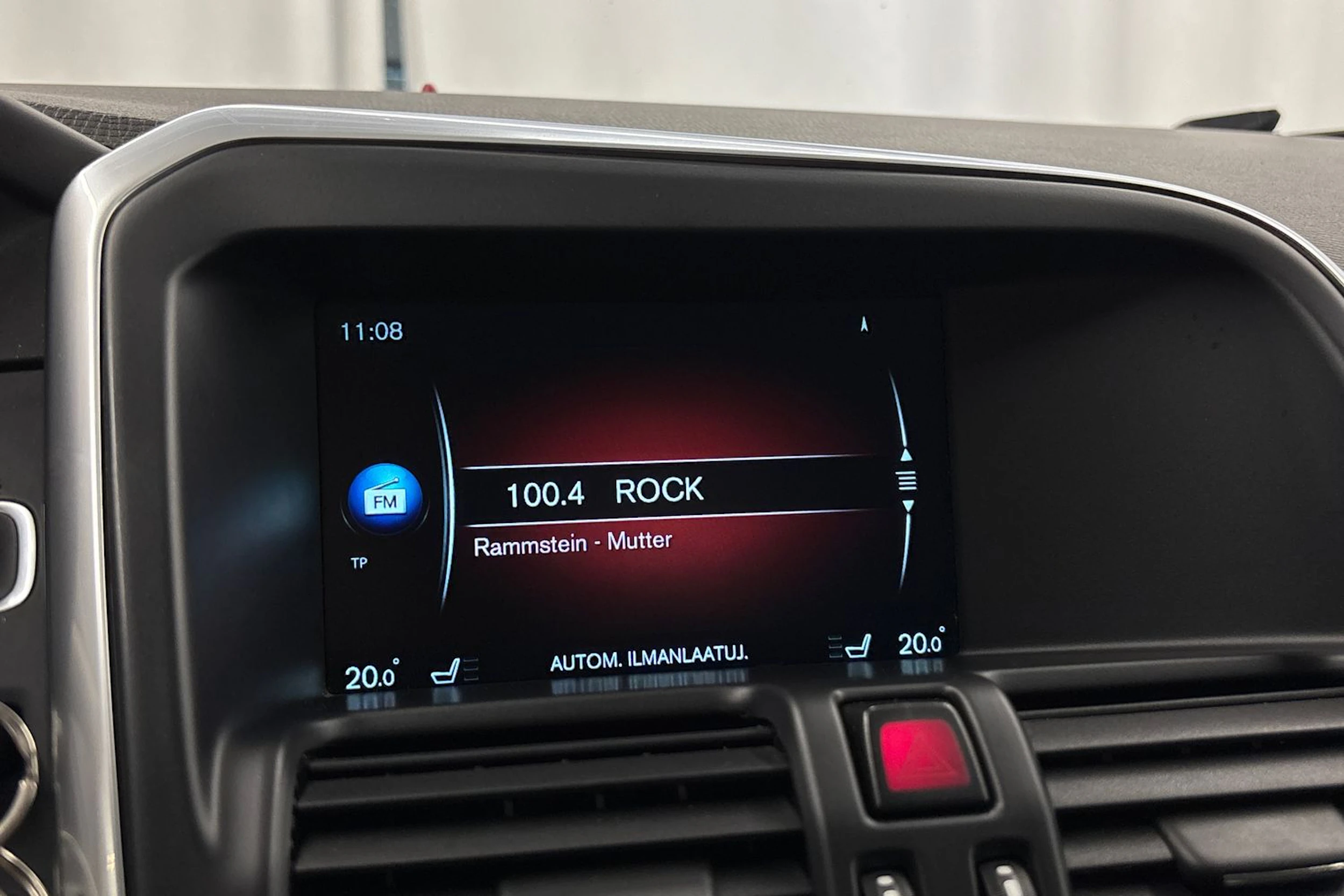 musta Volvo XC60 2016 kuva 17.