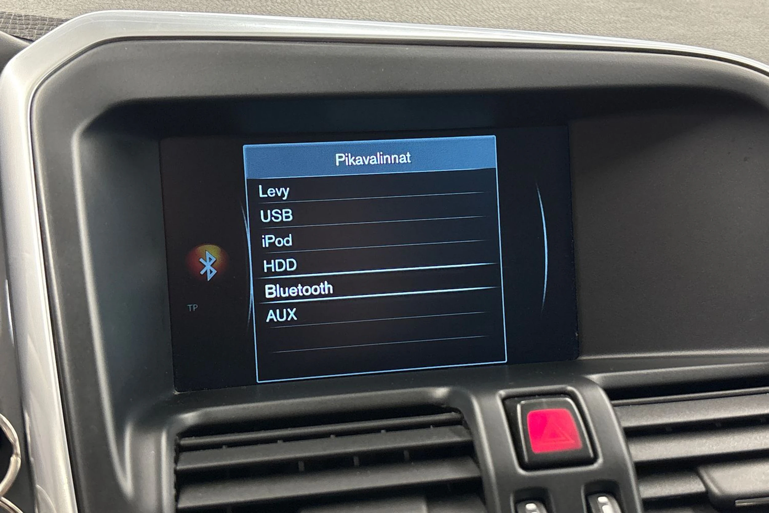 musta Volvo XC60 2016 kuva 18.