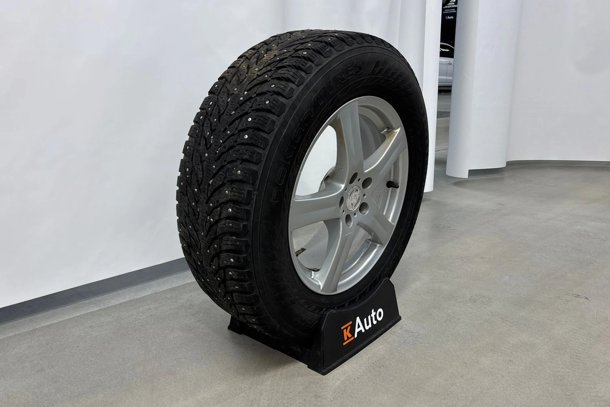 musta Volvo XC60 2016 kuva 24.