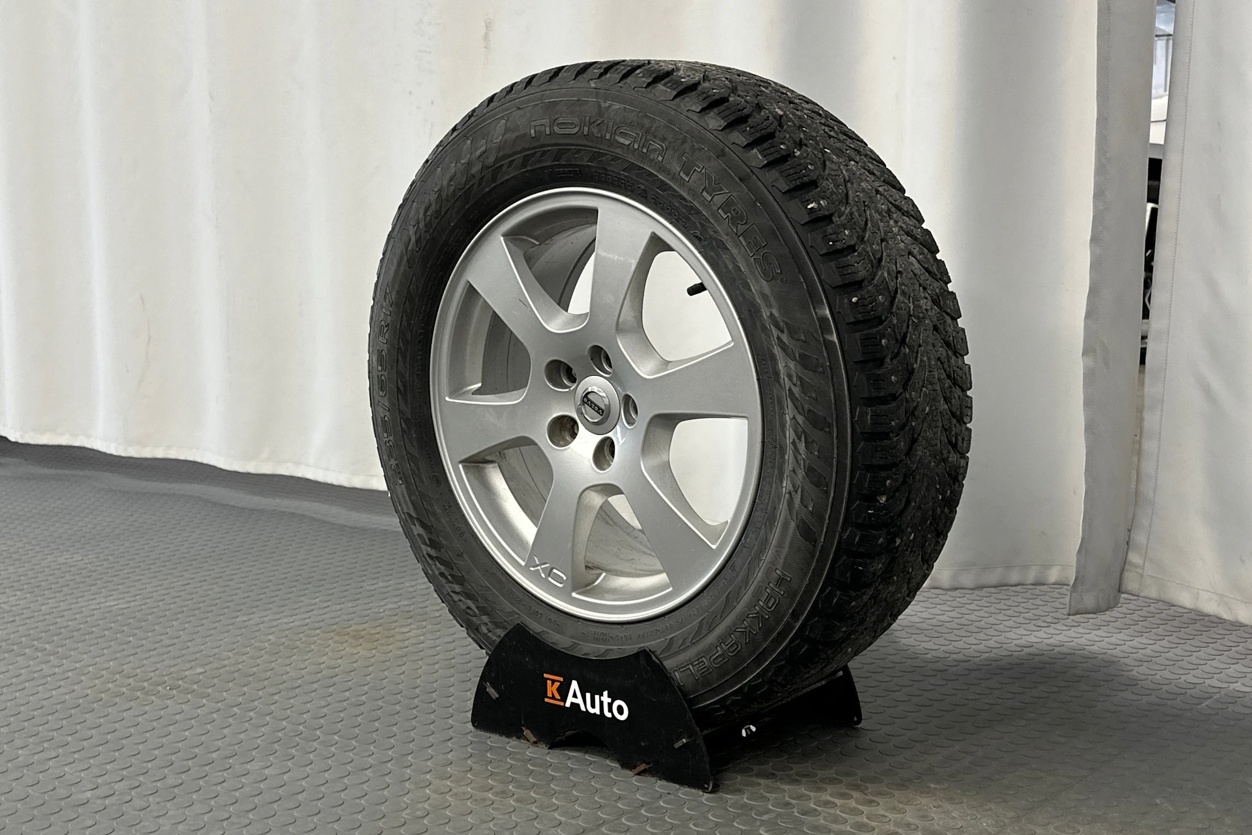 sininen Volvo XC60 2017 kuva 13.