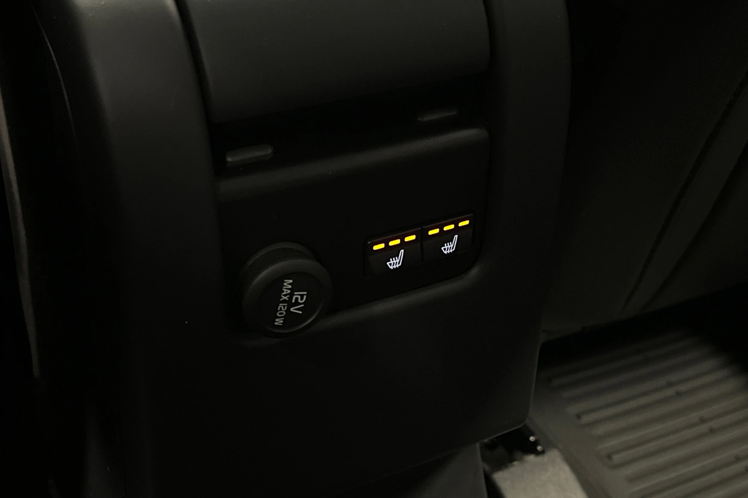 sininen Volvo XC60 2017 kuva 16.