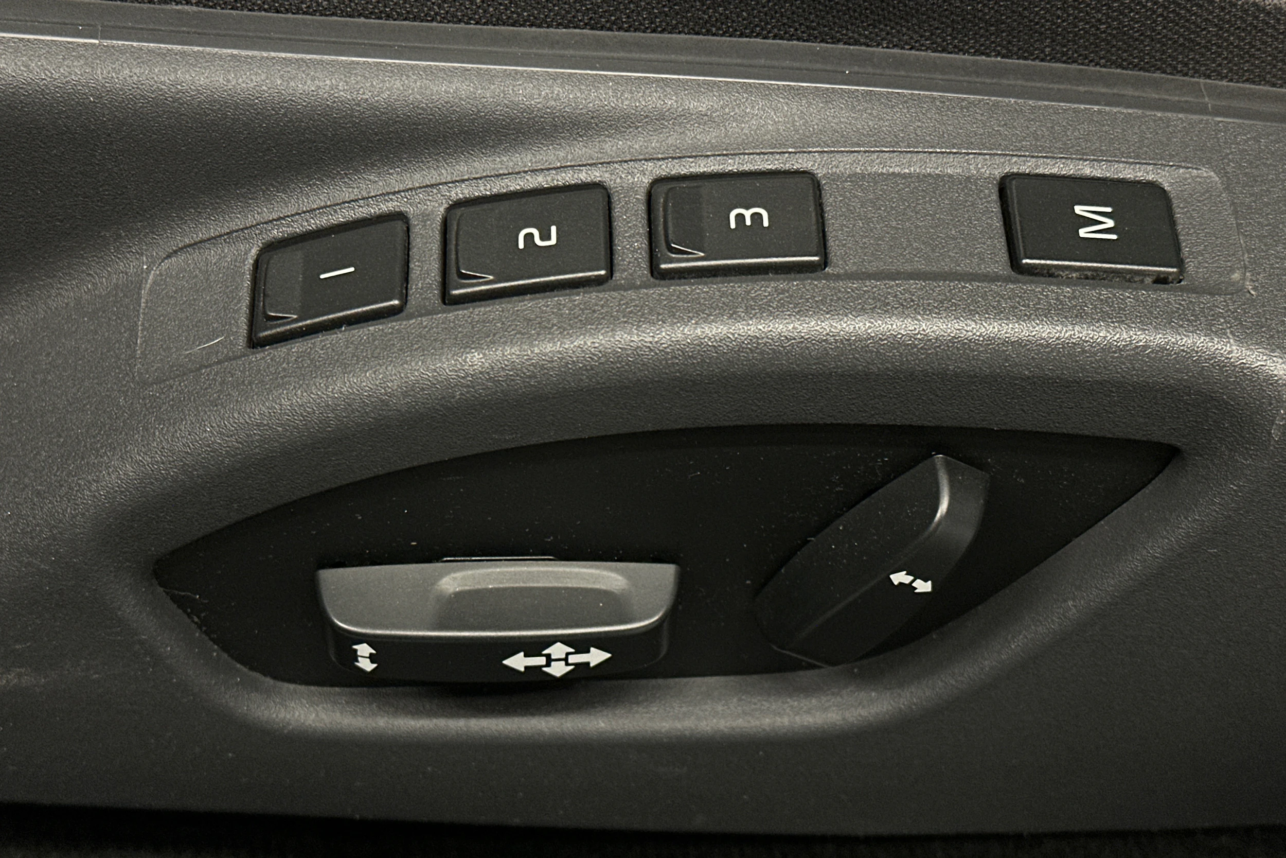 sininen Volvo XC60 2017 kuva 18.