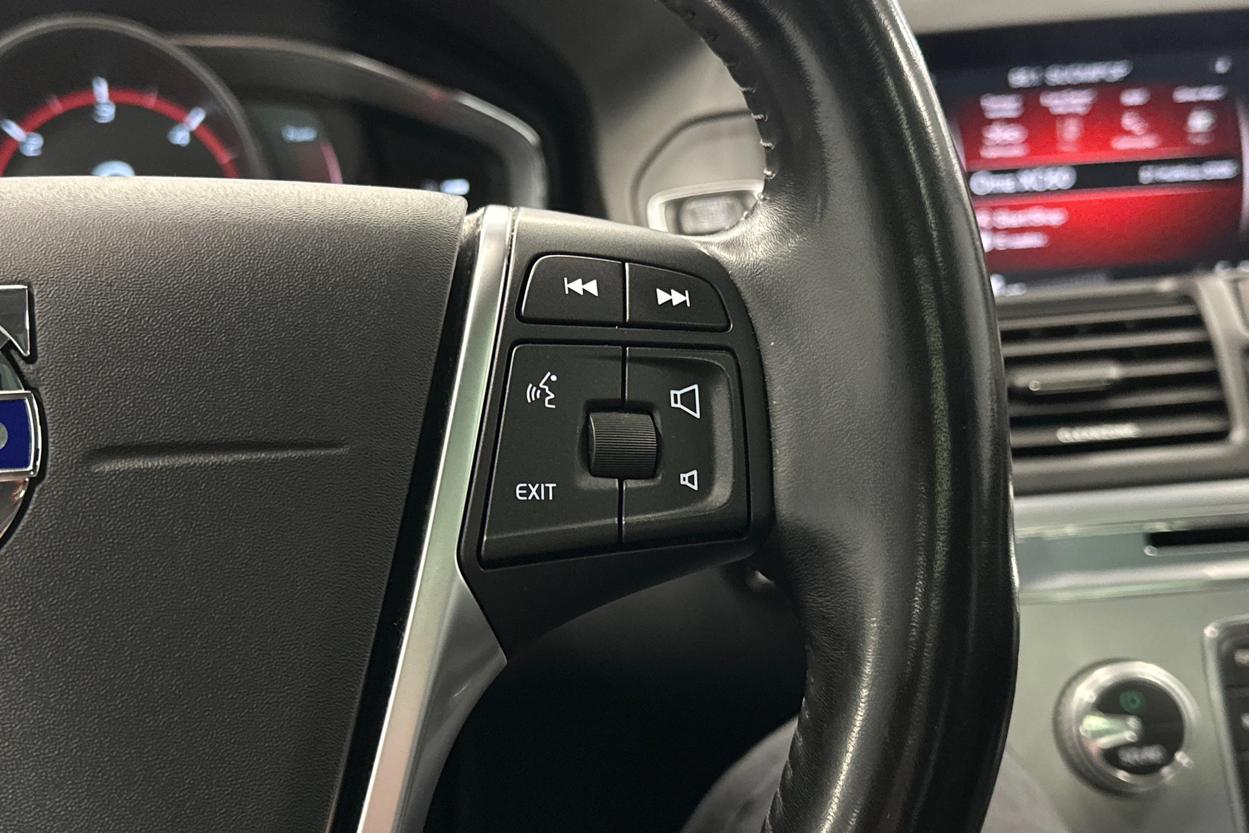 sininen Volvo XC60 2017 kuva 21.