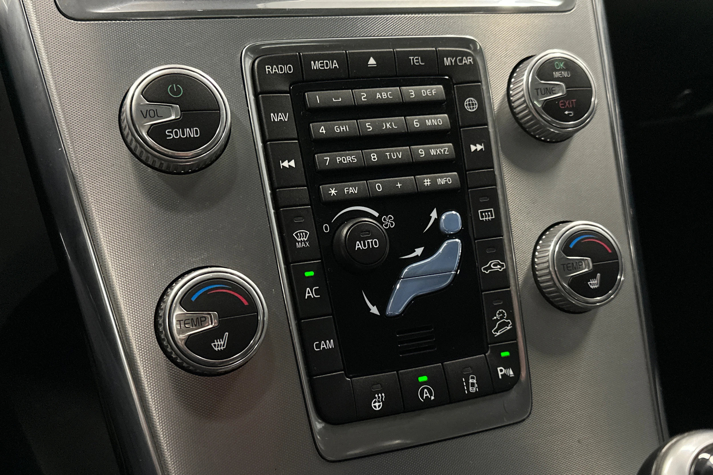 sininen Volvo XC60 2017 kuva 27.