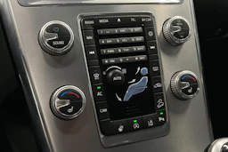 sininen Volvo XC60 2017 kuva 27.