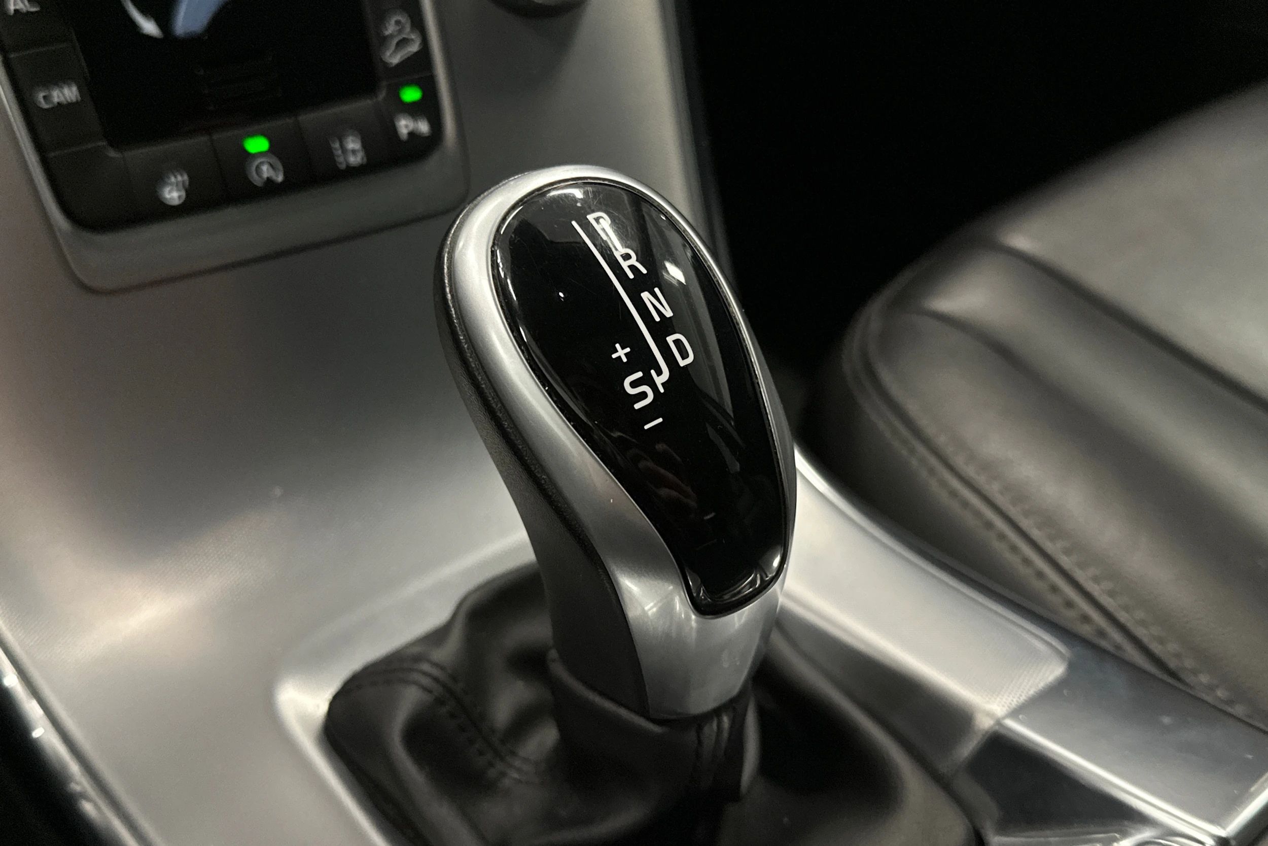 sininen Volvo XC60 2017 kuva 28.