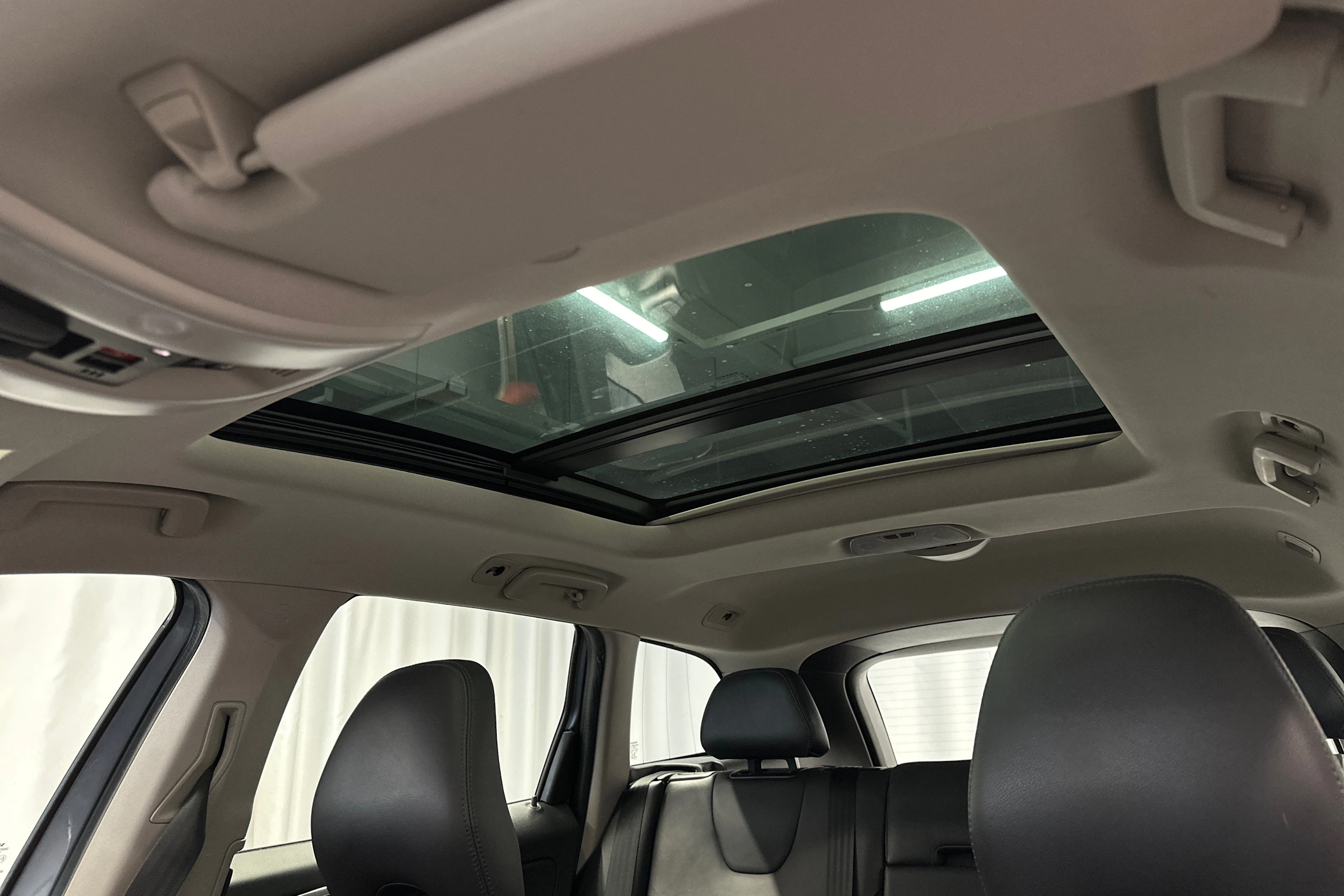 sininen Volvo XC60 2017 kuva 29.