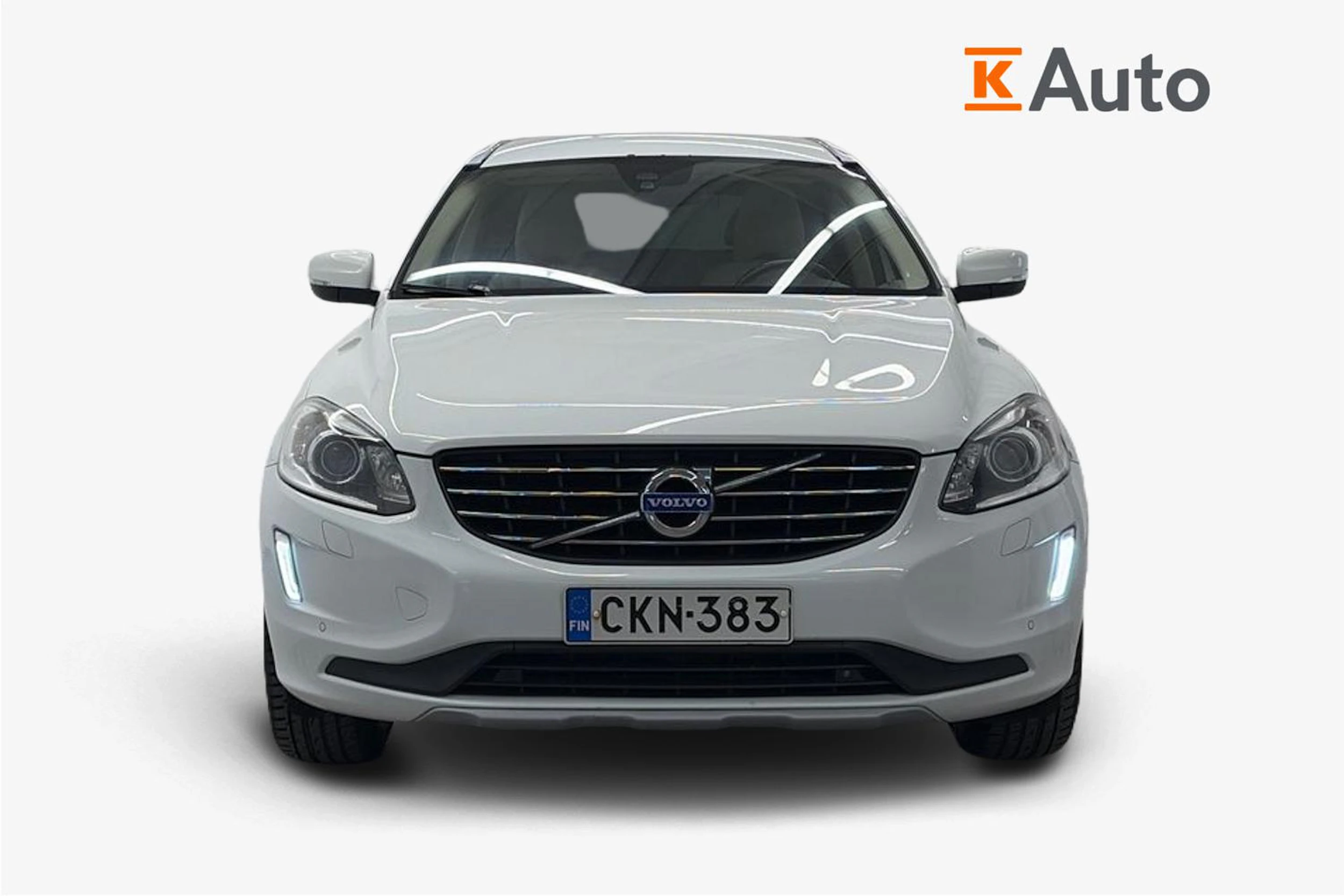 valkoinen Volvo XC60 2017 kuva 5.