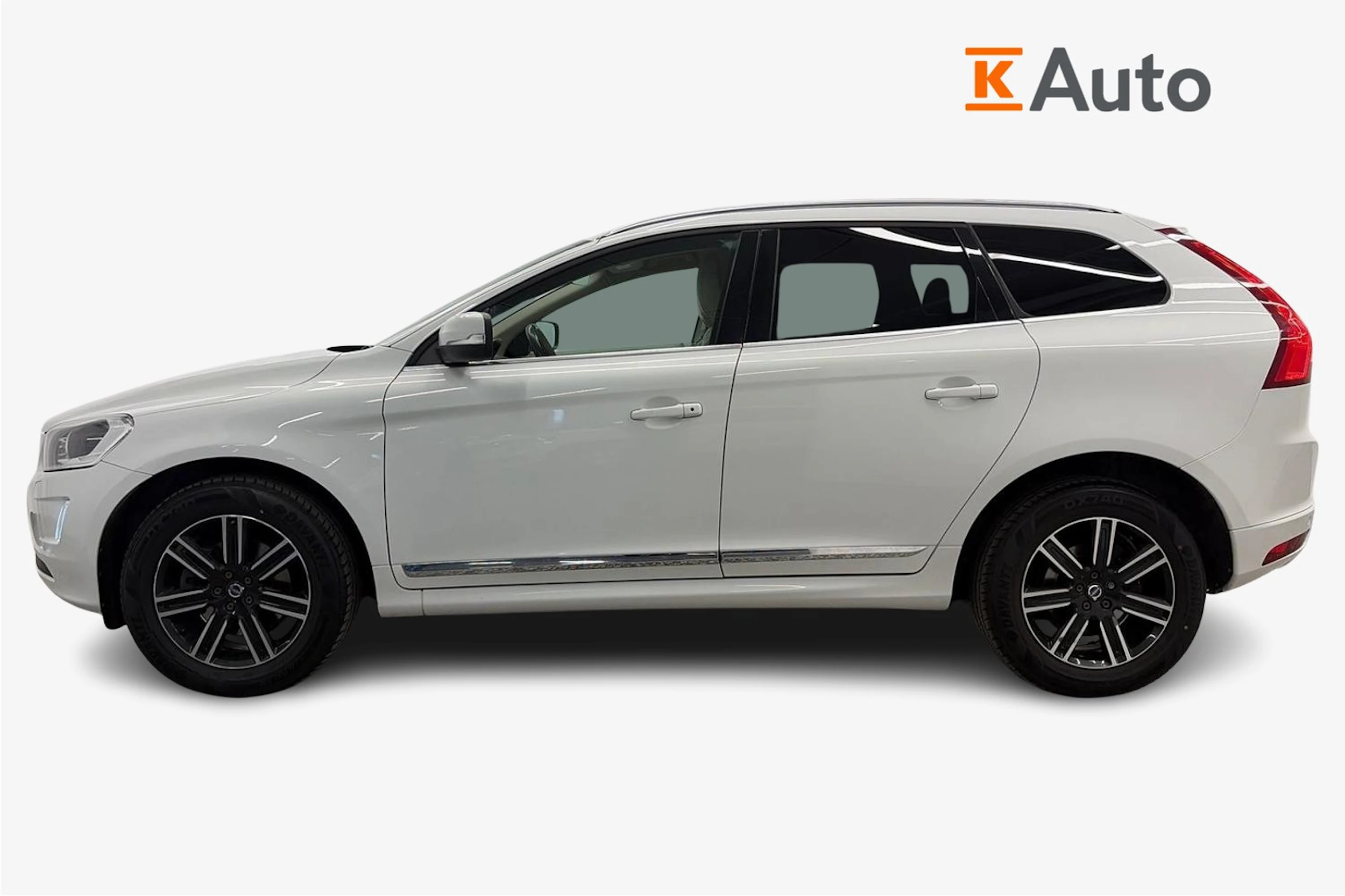 valkoinen Volvo XC60 2017 kuva 7.