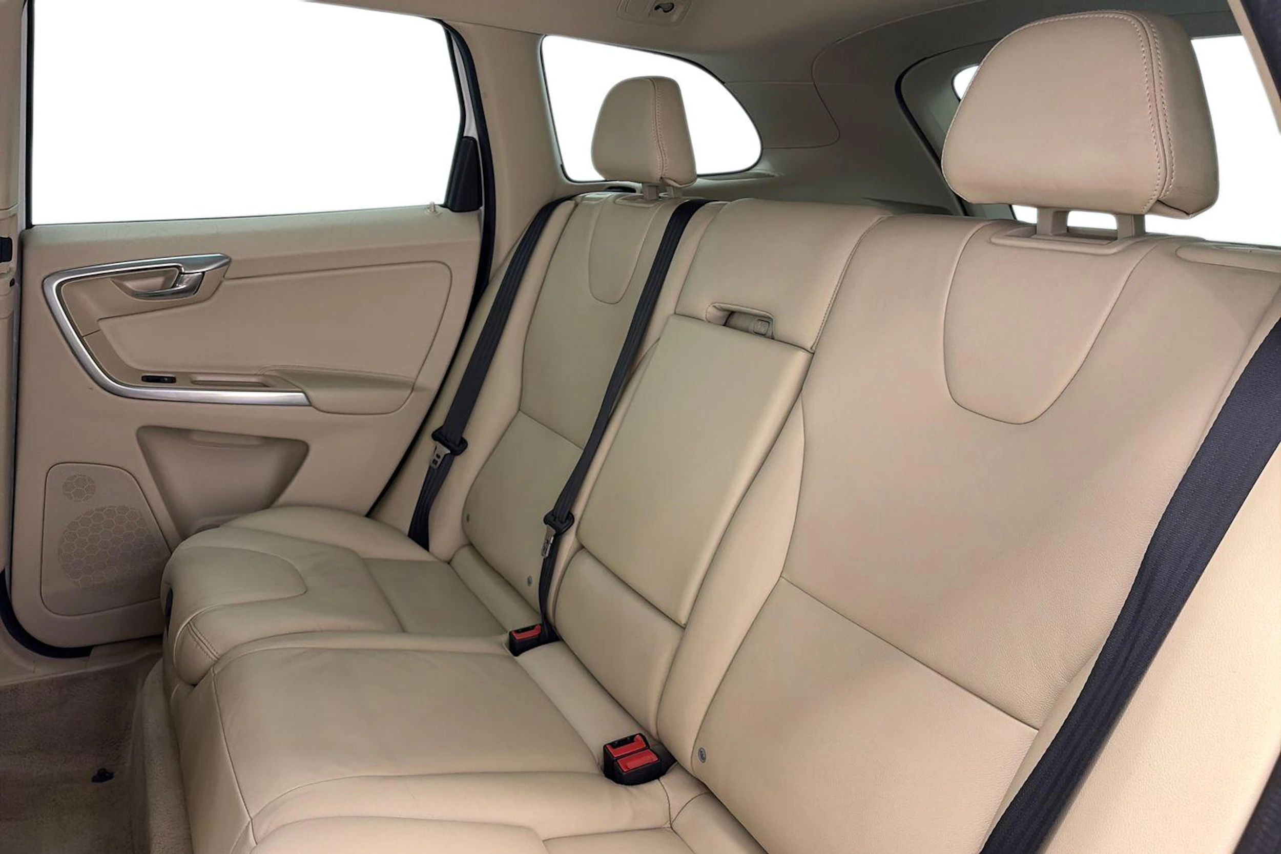 valkoinen Volvo XC60 2017 kuva 11.