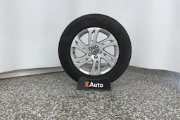 valkoinen Volvo XC60 2017 kuva 13.