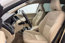 valkoinen Volvo XC60 2017 kuva 17.