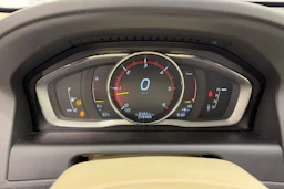 valkoinen Volvo XC60 2017 kuva 19.