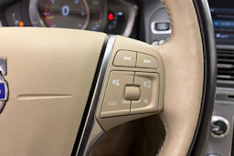 valkoinen Volvo XC60 2017 kuva 21.