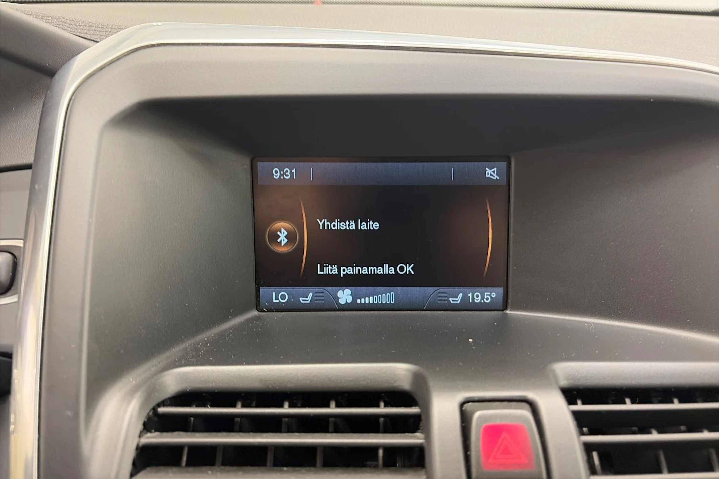 valkoinen Volvo XC60 2017 kuva 22.