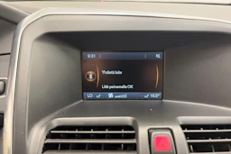 valkoinen Volvo XC60 2017 kuva 22.