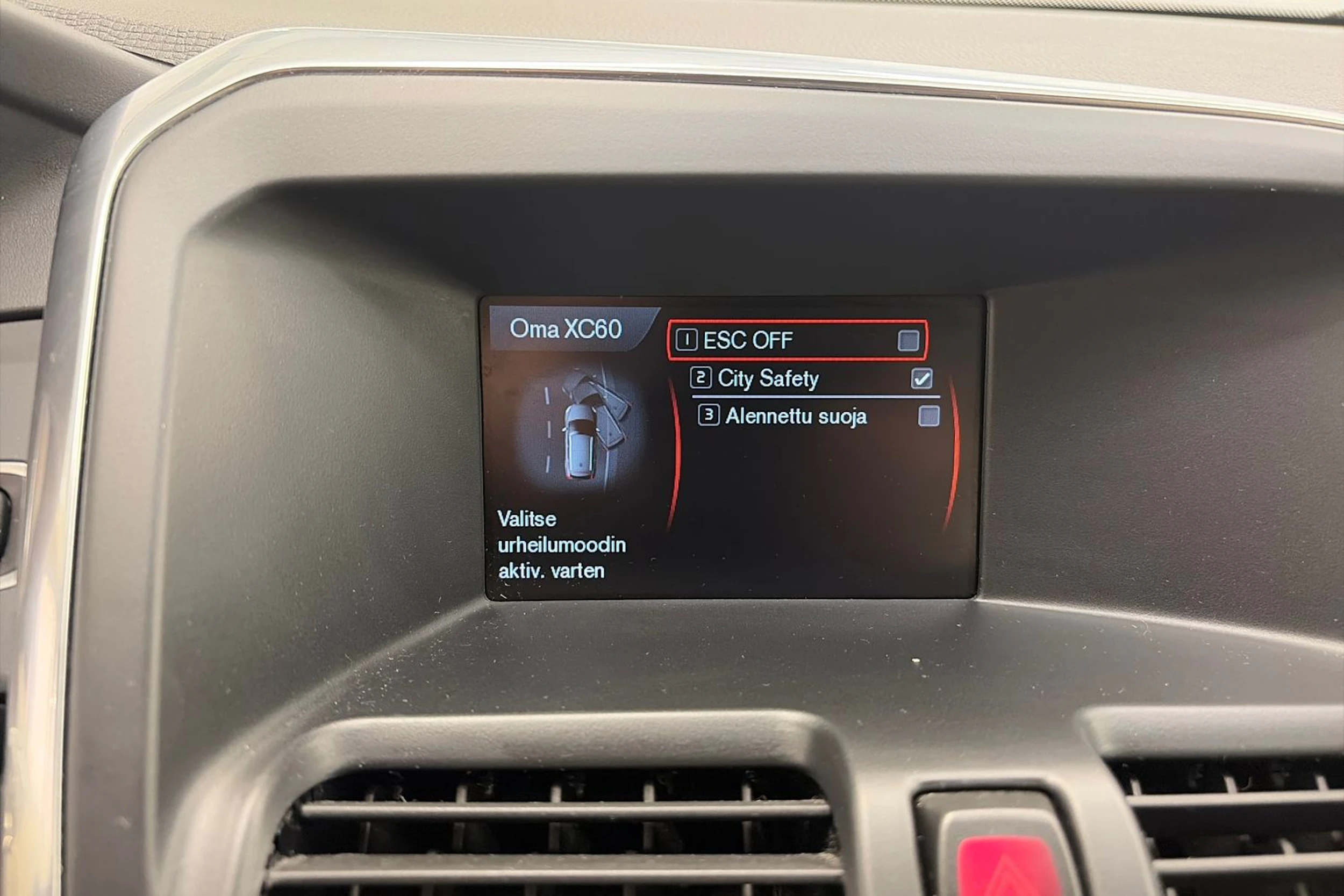 valkoinen Volvo XC60 2017 kuva 24.