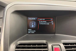 valkoinen Volvo XC60 2017 kuva 24.