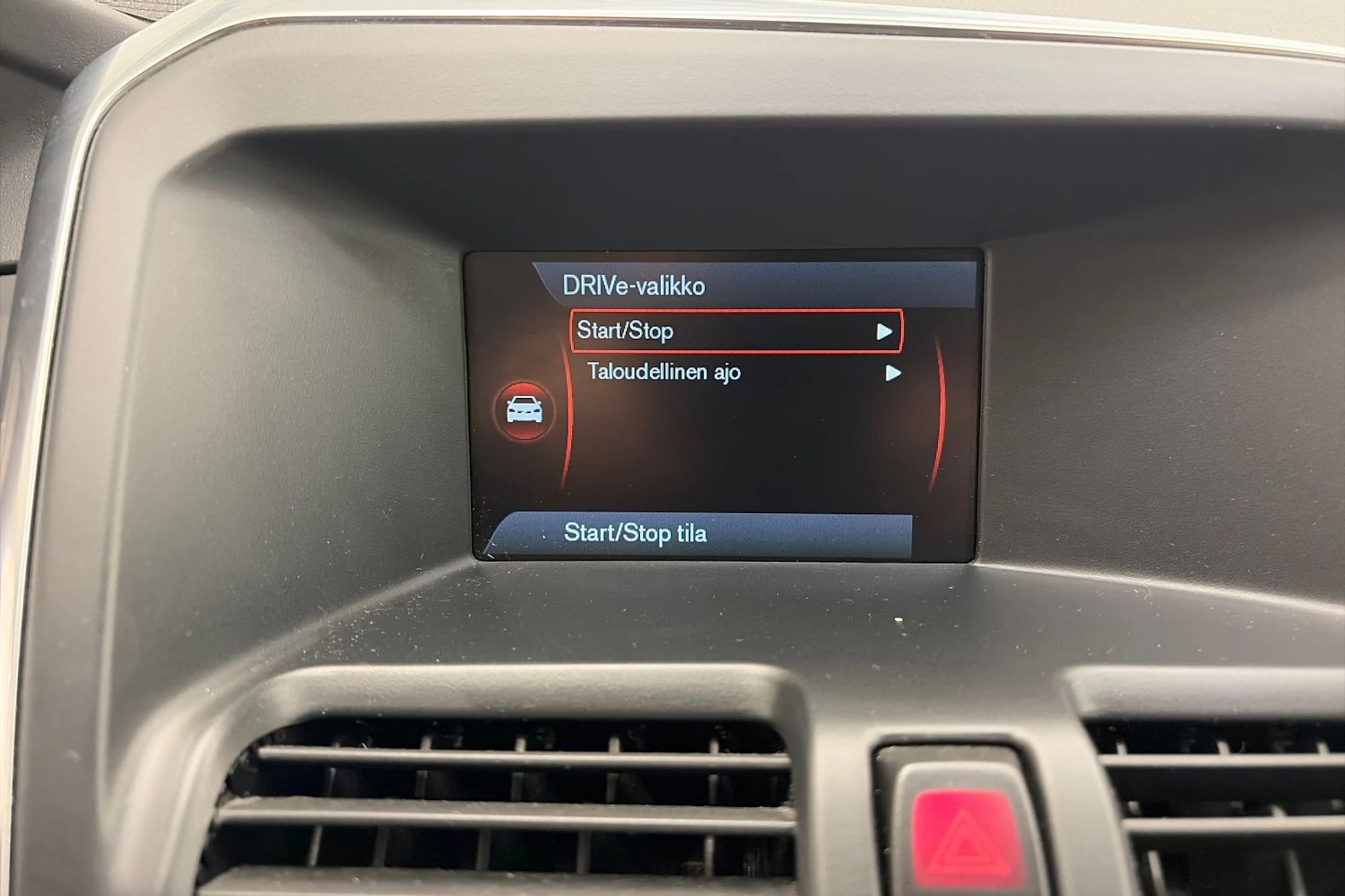 valkoinen Volvo XC60 2017 kuva 25.