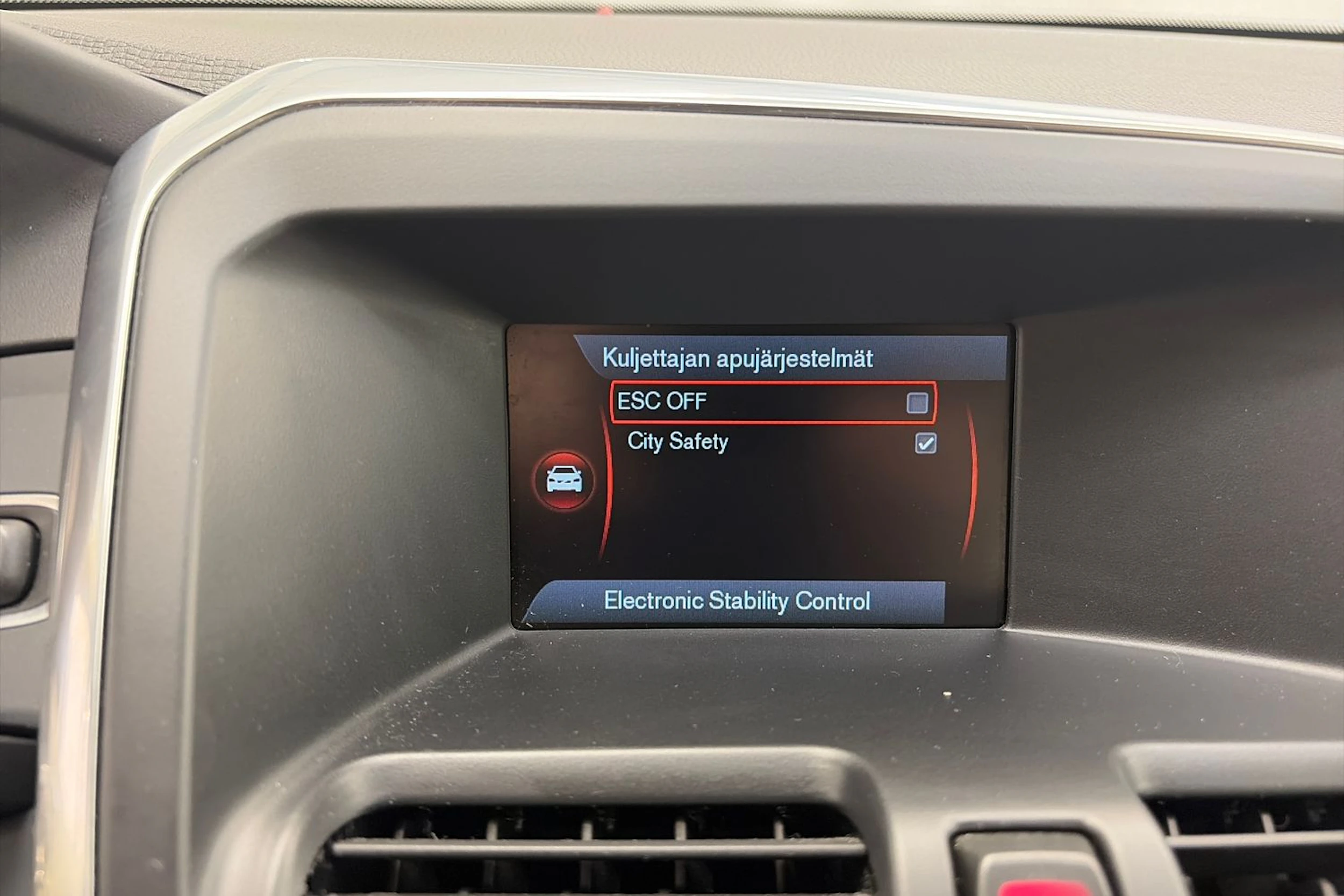 valkoinen Volvo XC60 2017 kuva 26.