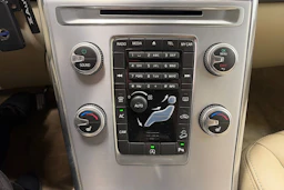 valkoinen Volvo XC60 2017 kuva 27.