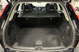 musta Volvo XC60 2018 kuva 14.