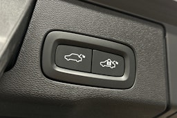 musta Volvo XC60 2018 kuva 15.