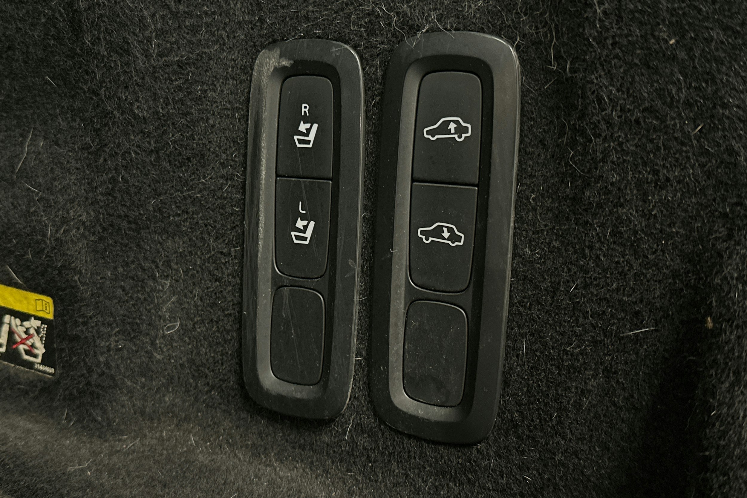 musta Volvo XC60 2018 kuva 16.