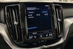 musta Volvo XC60 2018 kuva 25.