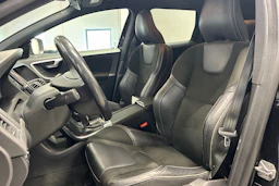 musta Volvo XC60 2017 kuva 4.