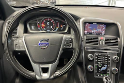 musta Volvo XC60 2017 kuva 5.