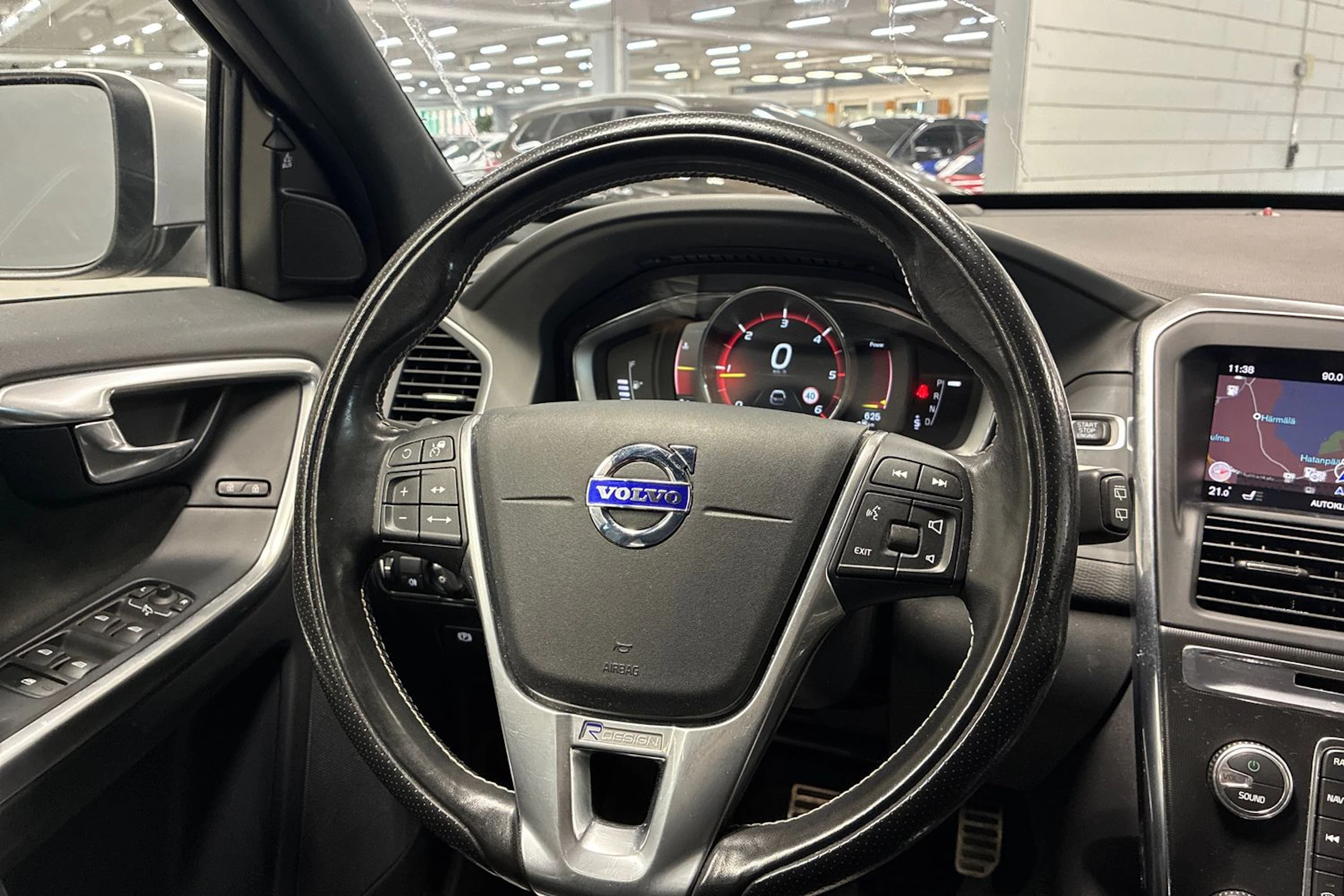 musta Volvo XC60 2017 kuva 6.