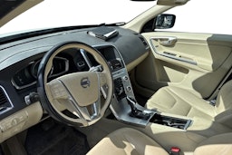 valkoinen Volvo XC60 2017 kuva 3.
