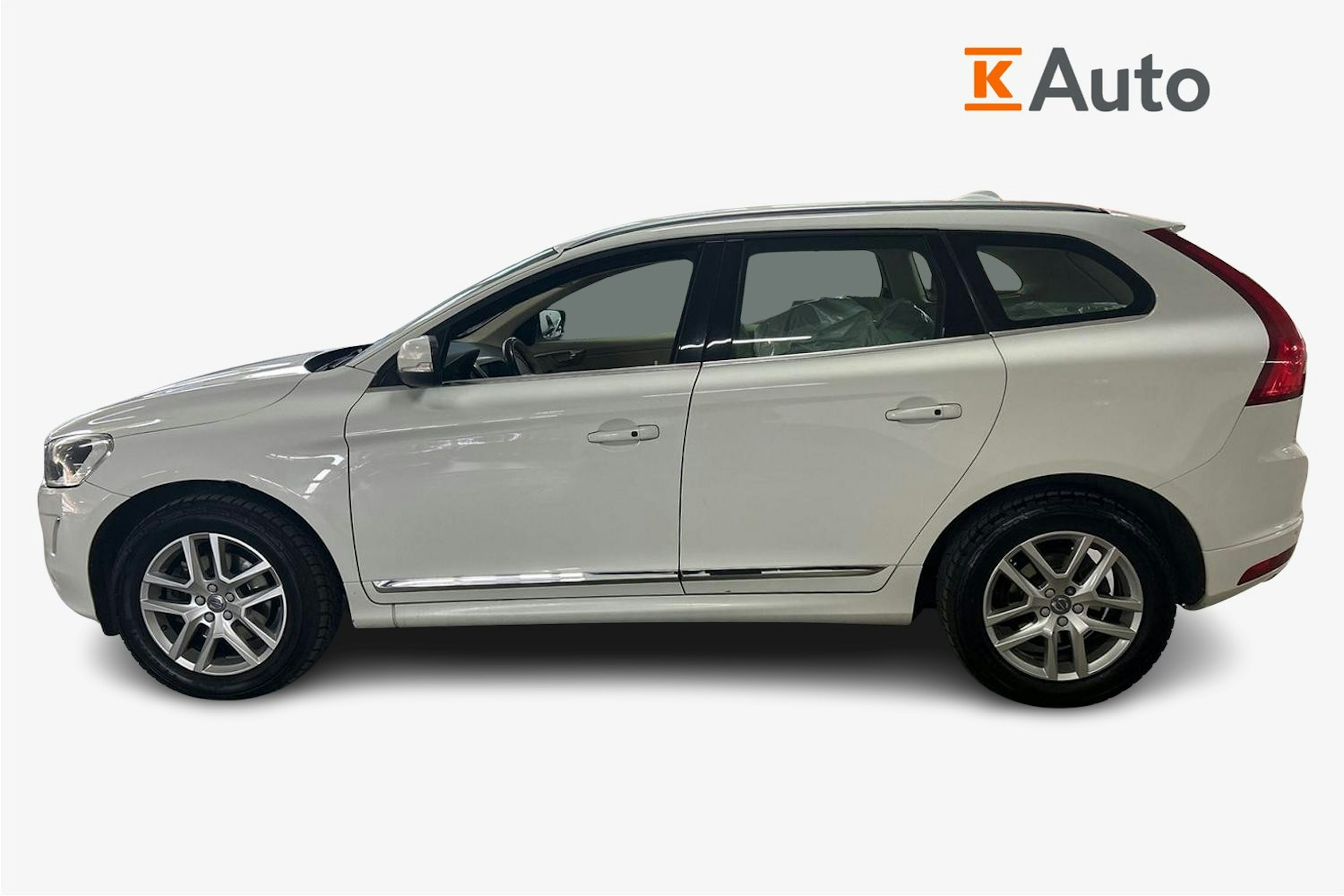 valkoinen Volvo XC60 2017 kuva 6.
