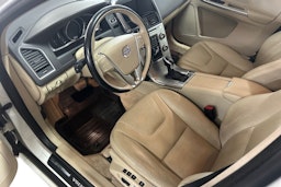 valkoinen Volvo XC60 2017 kuva 7.