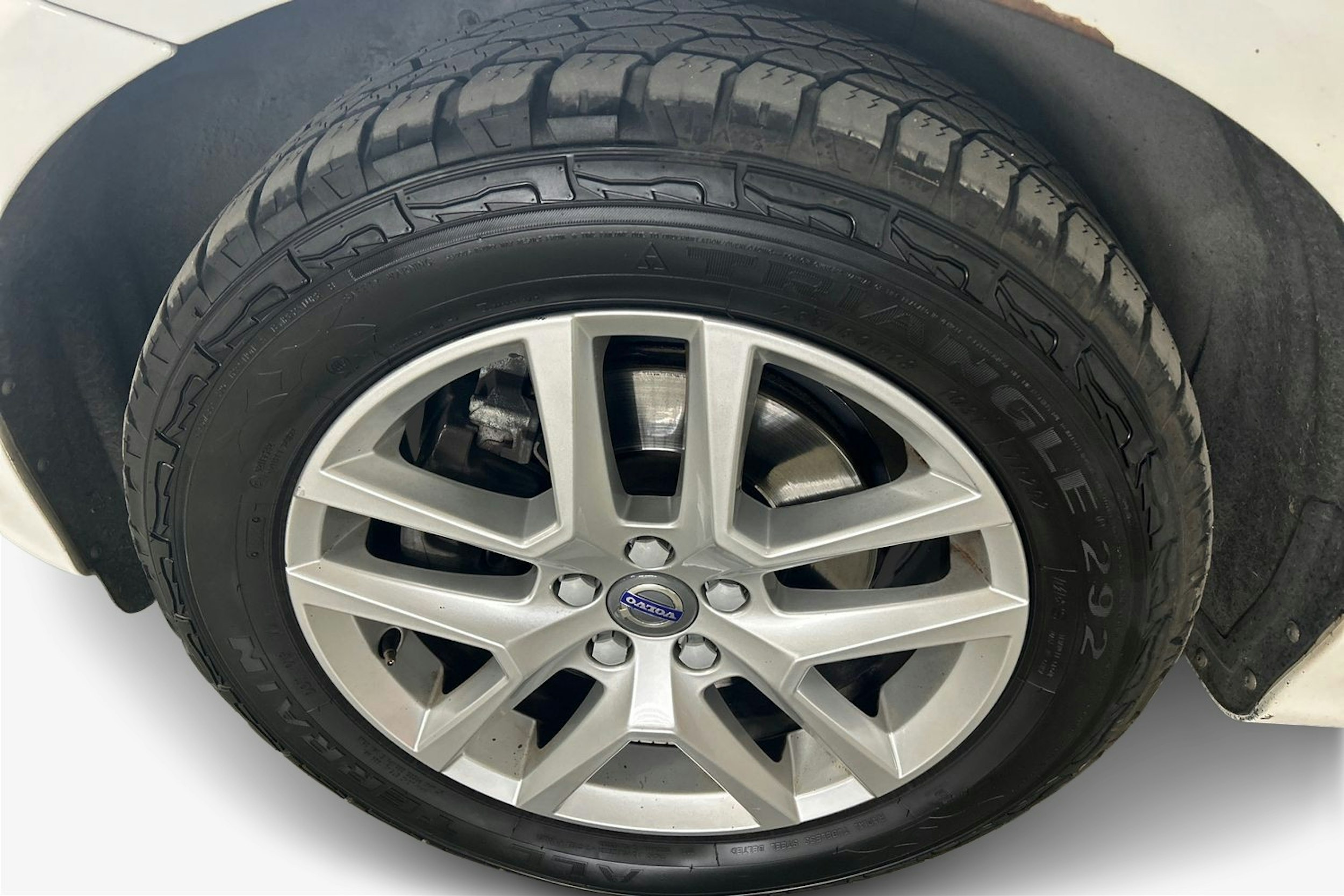 valkoinen Volvo XC60 2017 kuva 11.