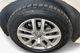valkoinen Volvo XC60 2017 kuva 11.