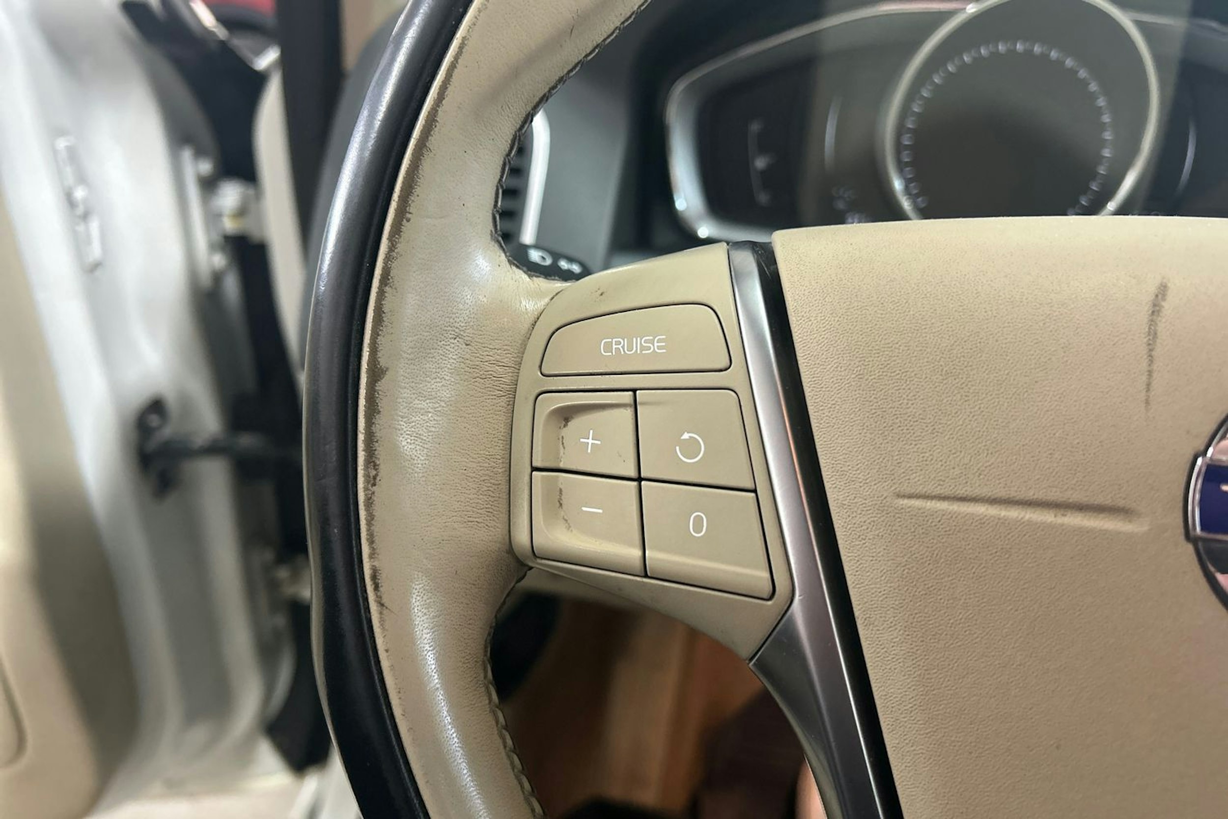 valkoinen Volvo XC60 2017 kuva 15.