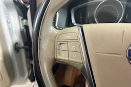 valkoinen Volvo XC60 2017 kuva 15.