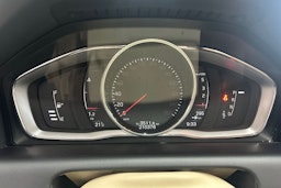 valkoinen Volvo XC60 2017 kuva 17.