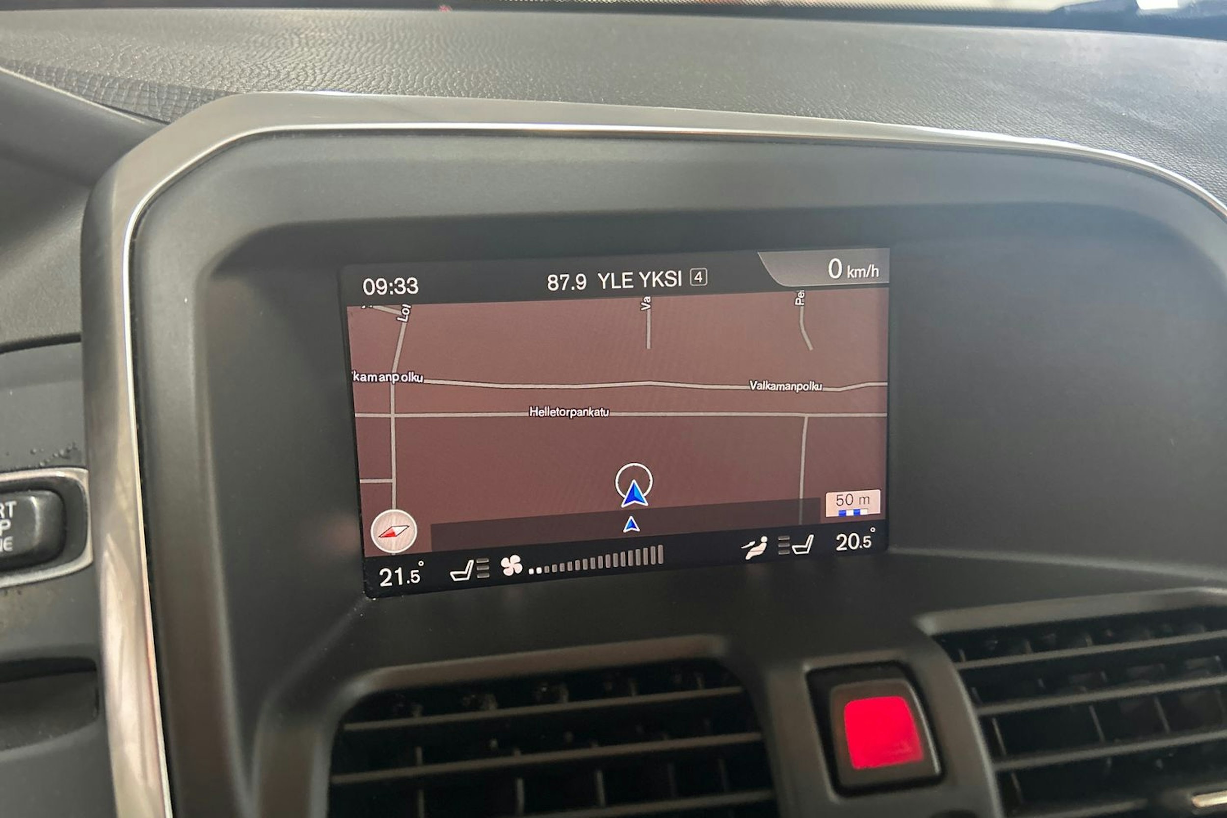 valkoinen Volvo XC60 2017 kuva 18.