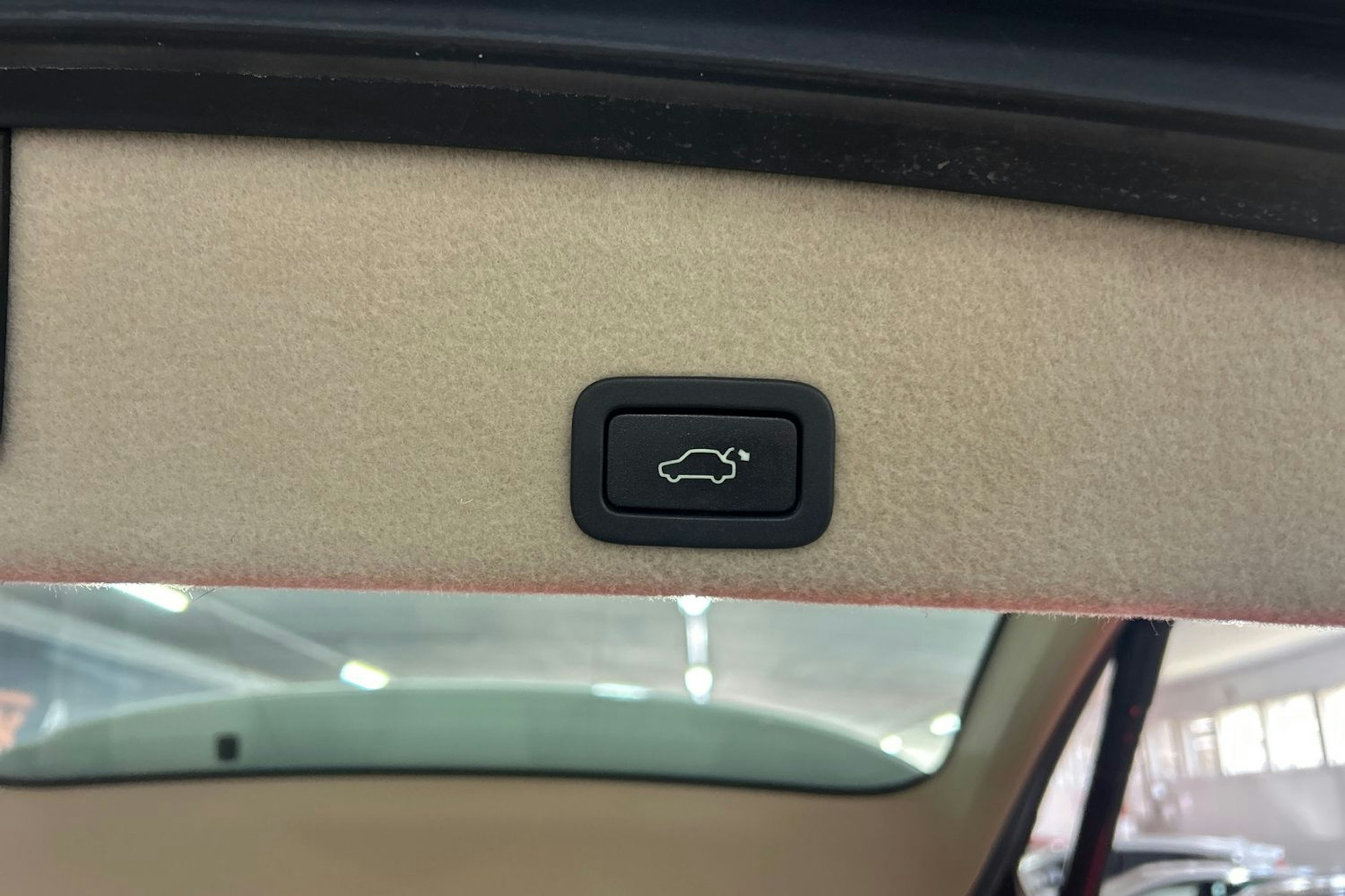 valkoinen Volvo XC60 2017 kuva 22.
