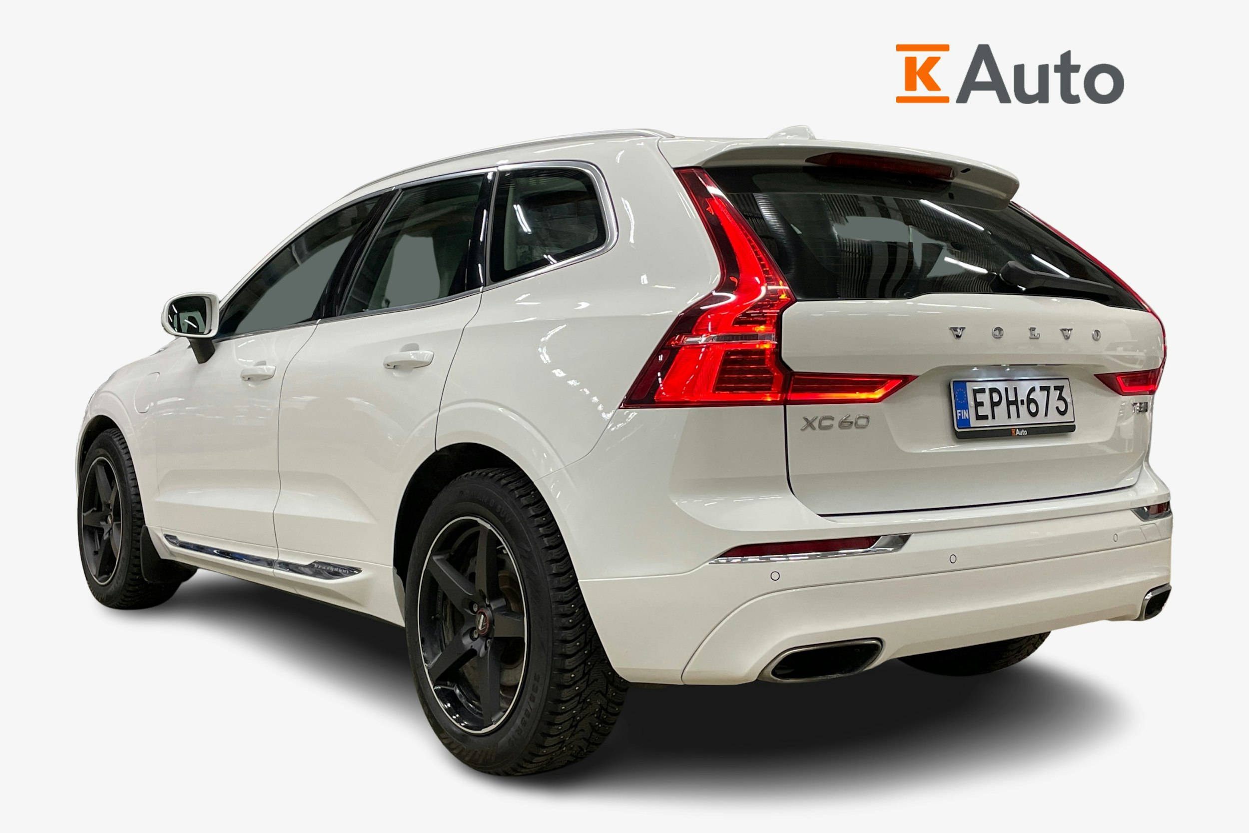 valkoinen Volvo XC60 2018 kuva 2.