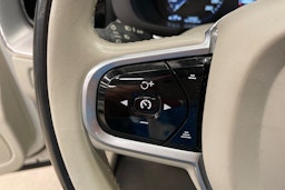 valkoinen Volvo XC60 2018 kuva 13.