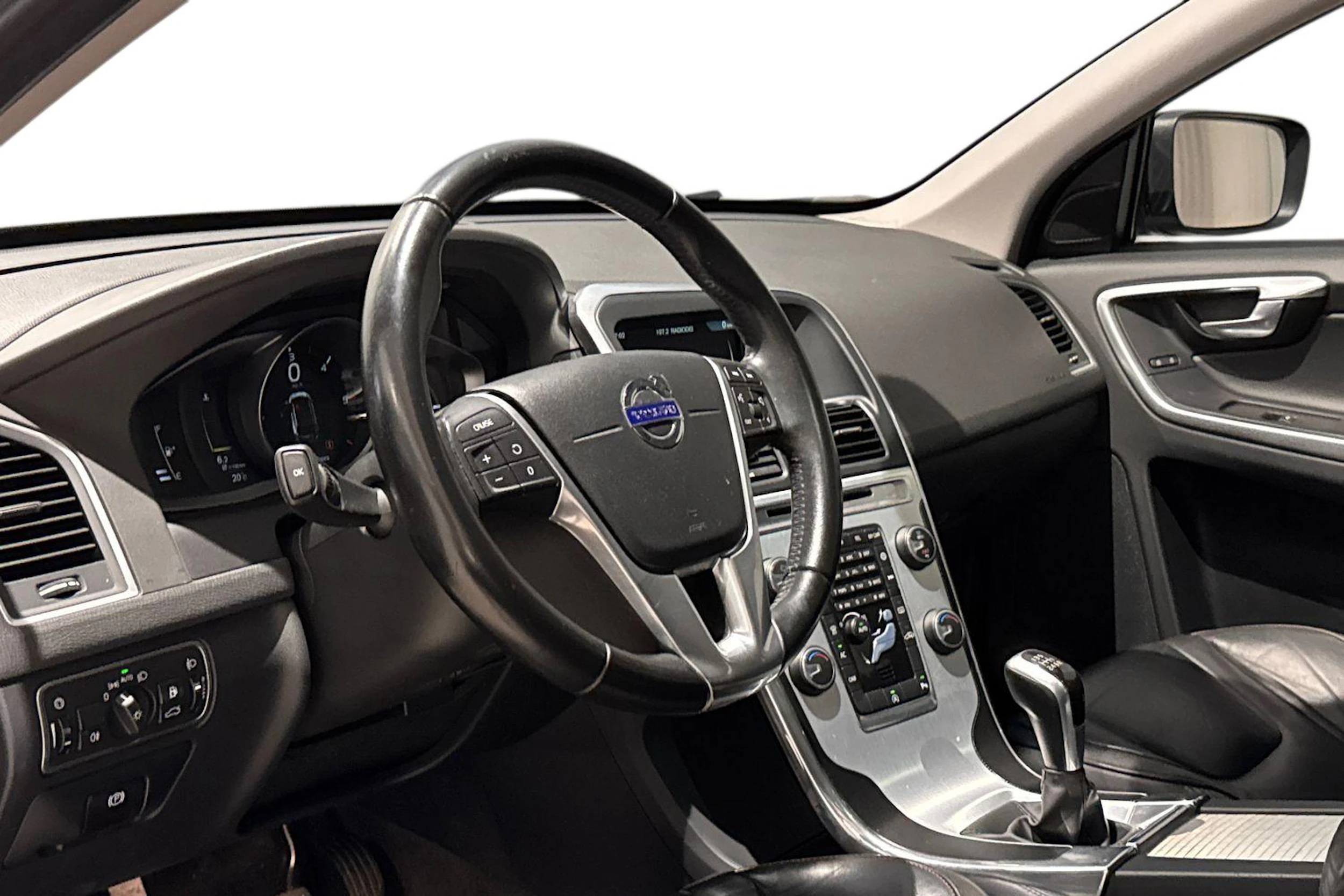 musta Volvo XC60 2017 kuva 6.